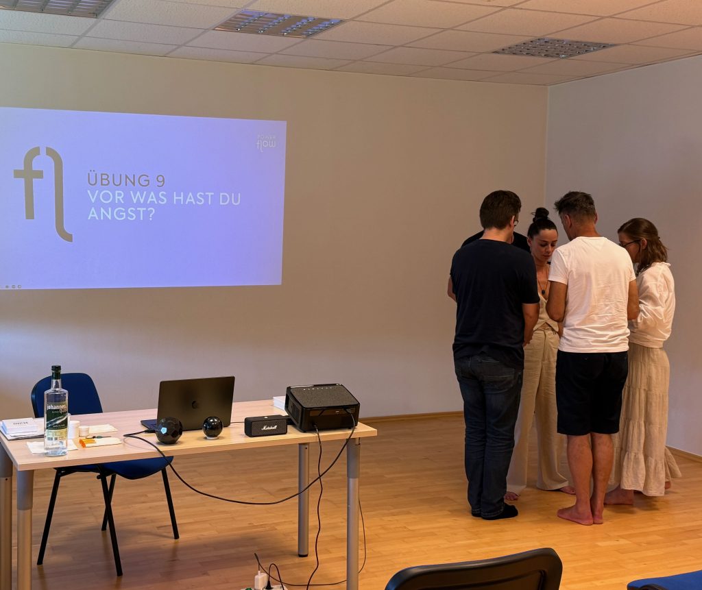 Gruppenübung im Powerflow Seminar Gruppenübung im Powerflow Seminar