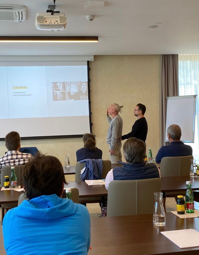 Michael Karl Gasser als Seminarleiter bei einem NAM7 Basis Seminar