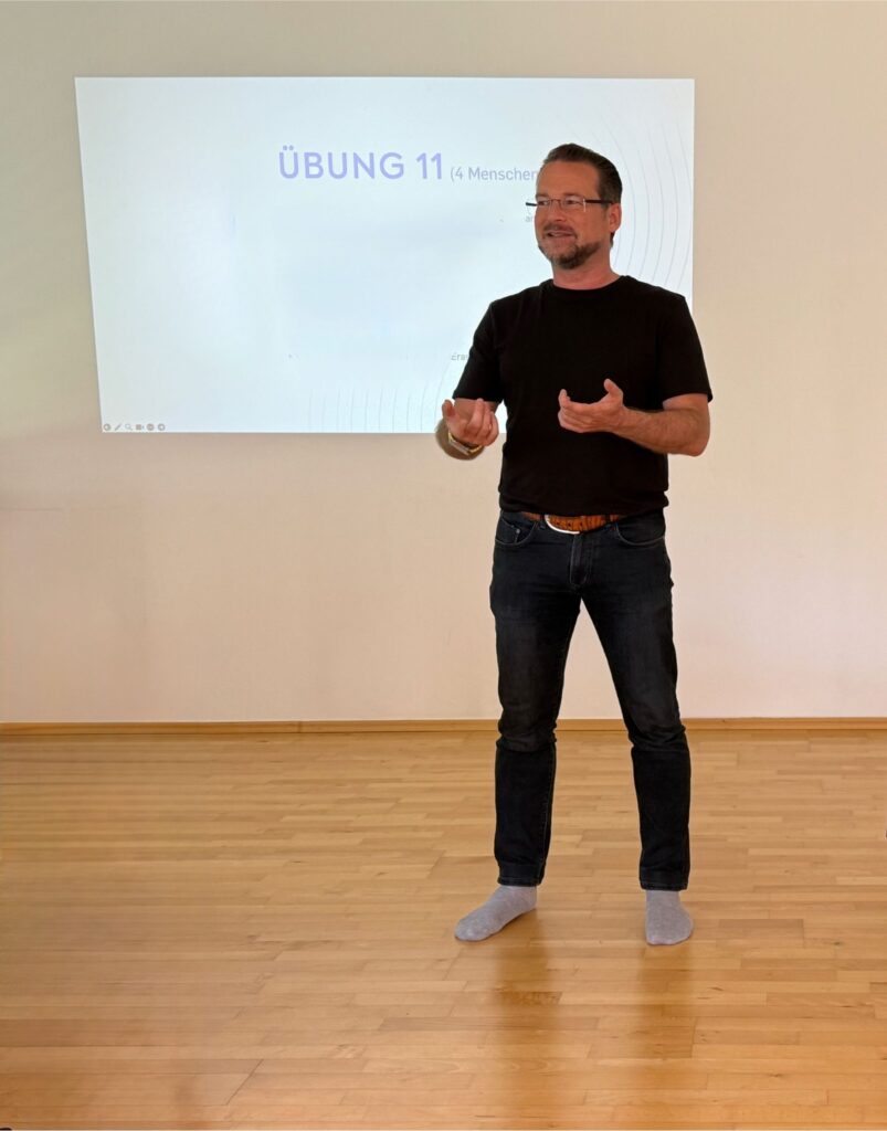 Michael Karl Gasser als Seminarleiter bei einem NAM7 Bewusstsein Seminar
