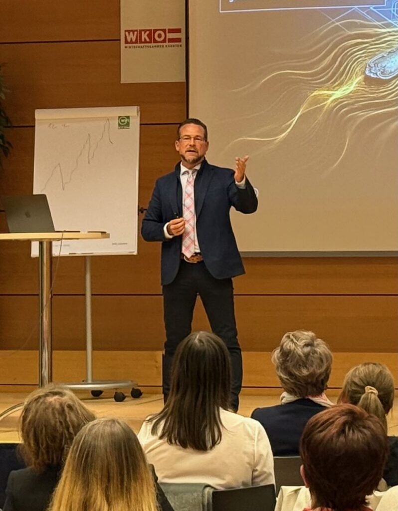 Michael Karl Gasser hält einen Vortrag zum Thema: "Die unsichtbaren Spielregeln des Geldes"