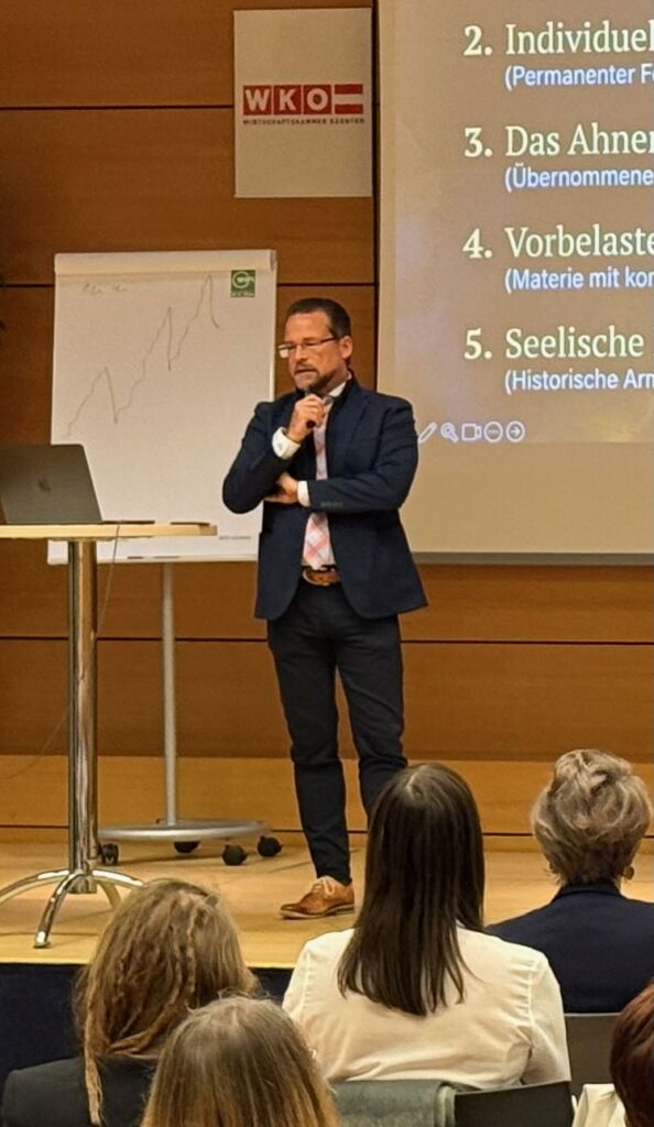 Michael Karl Gasser hält einen Vortrag zum Thema: "Die unsichtbaren Spielregeln des Geldes"